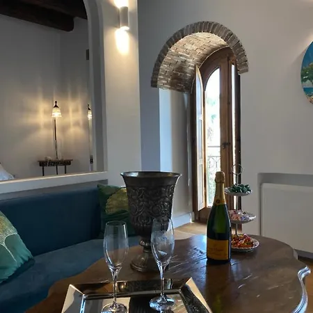 Castello Ducale Colonna Hotel *