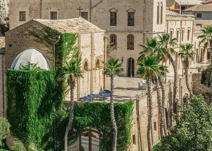 Hotel Castello Ducale Colonna *